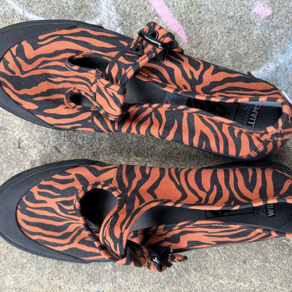 Ashley Williams size 10 Mary Jane Vans